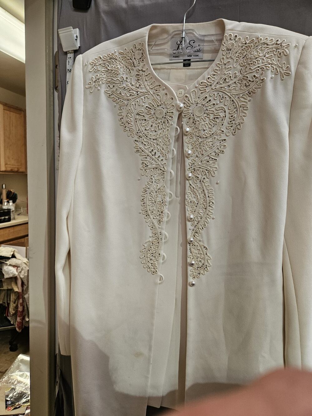 Le Suit Jacket With Skirt Cream Size 8. TG 2675